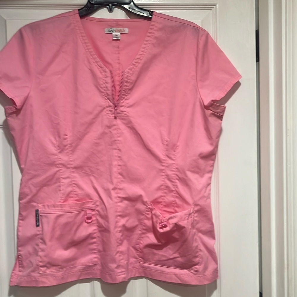 Women’s light pink Koi stretch, scrub top and size extra large